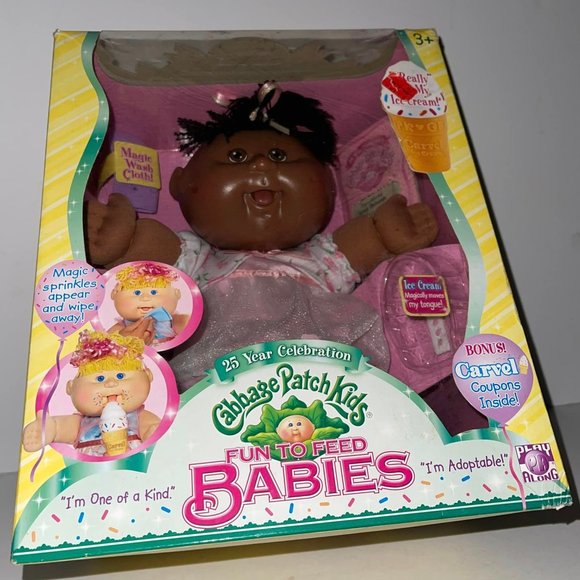 2007 Jakks CABBAGE PATCH KIDS FUN FEED BABIES Girl LUCY DEBORAH CARVEL DOLL NEW - Picture 2 of 8